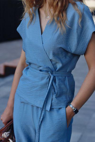Костюм Soft з блузою-кімоно сіро-блакитний, S SUIT-SOFT-BLUE-S фото